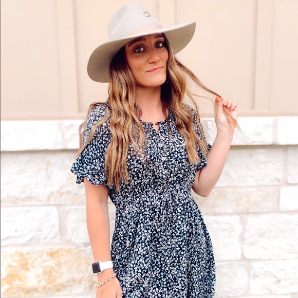 Meet your Posher, Quinn - Picture 1 of 1